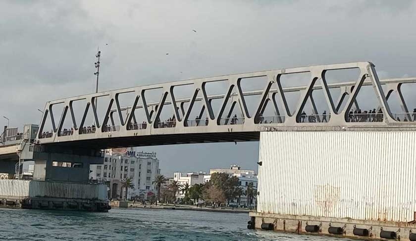 Suspension de la leve du pont de Bizerte