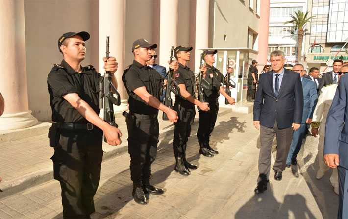 Le ministre de lIntrieur et le commandant de la Garde nationale dpchs sur les lieux de lattentat