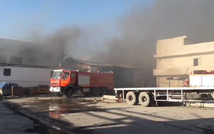 Une usine de friperie prend feu  Menzel Jemil

