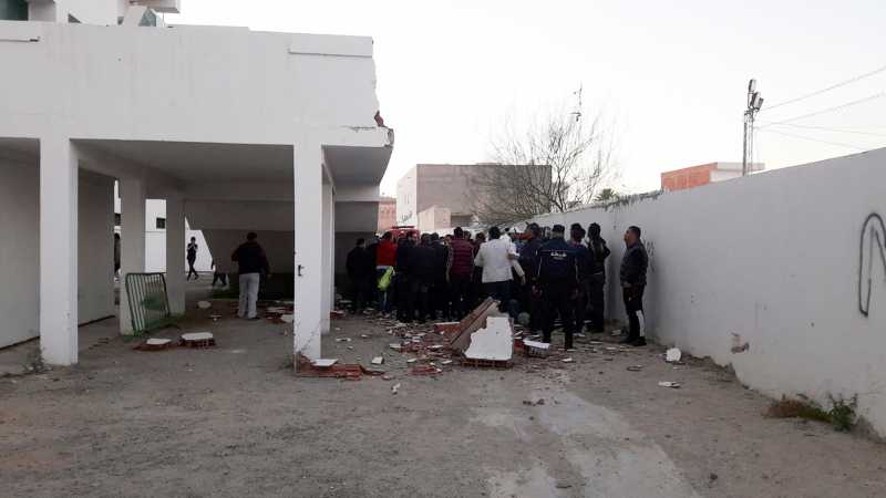 34 blesss dans leffondrement du mur de la salle de sport  Kairouan