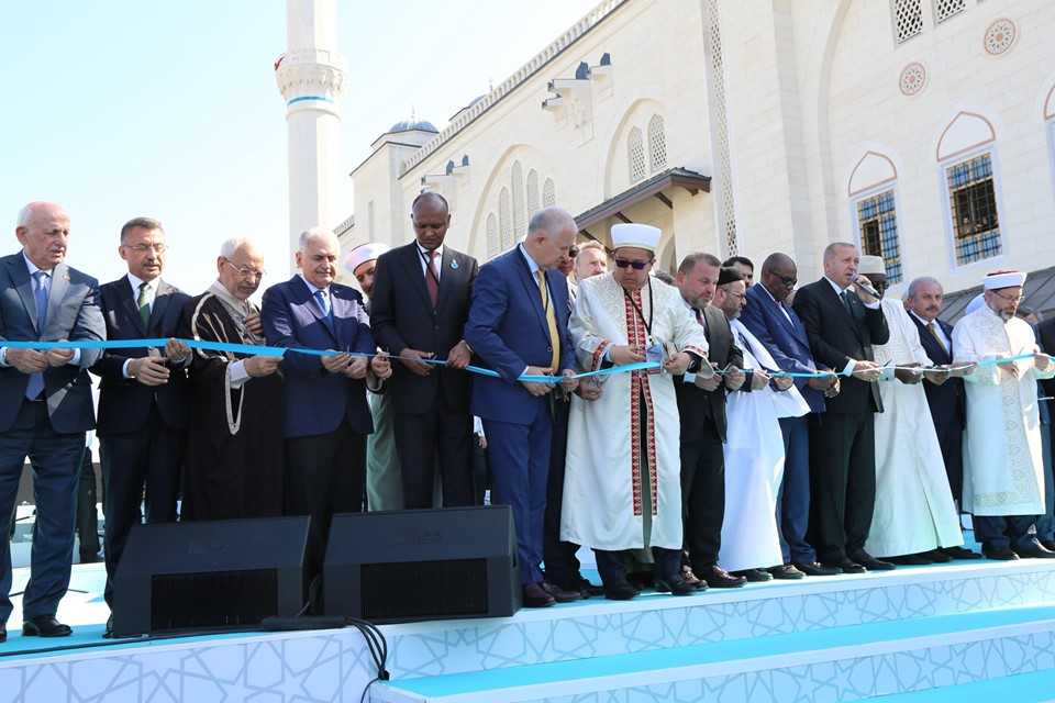 Aux cts d'Erdoğan, Ghannouchi  linauguration d'une mosque 
