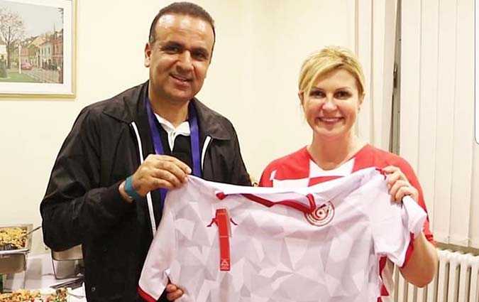 En photos : Wadi Jari offre un maillot de l'quipe de Tunisie  la prsidente de la Croatie 