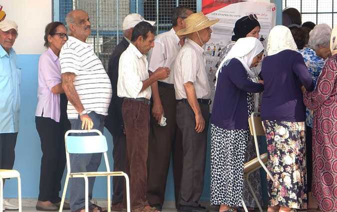 En photos : les Tunisiens se dirigent vers les bureaux de vote