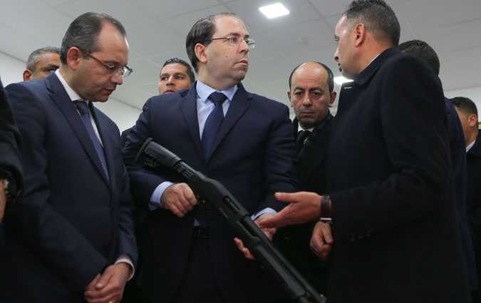 Photo du jour : Youssef Chahed porte les armes !

