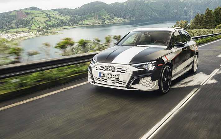La nouvelle Audi A3 teste sur les routes difficiles dun volcan