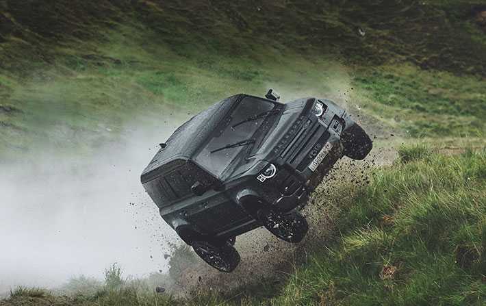 Un avant-got du prochain James Bond, avec certaines cascades du Land Rover Defender
