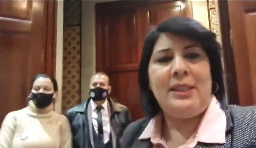 Abir Moussi monte la garde devant le bureau de Ghannouchi et dnonce des runions secrtes

