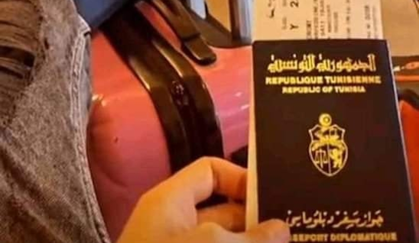 Le fils de Taoufik Charfeddine a-t-il droit  un passeport diplomatique ?