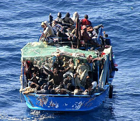 Lampedusa - Naufrage d'une embarcation d'immigrés tunisiens : une cinquantaine de disparus
