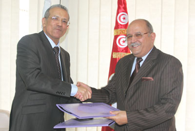 Tunisair et La Poste signent une convention de paiement électronique
