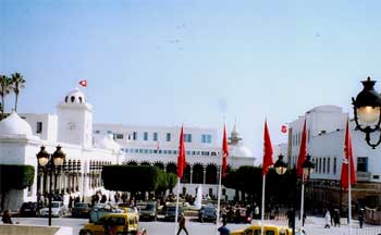 Tunisie - Les agents et fonctionnaires amnistiés seront réintégrés d'ici fin mars, affirme le gouvernement