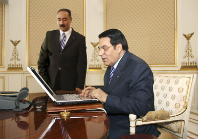 Ben Ali reçoit le PDG de Tunisie Telecom âEUR¦ et le patron de Hannibal TV