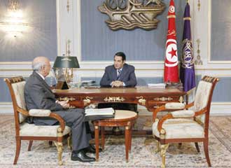 Tunisie : Ben Ali ordonne lâEUR(TM)organisation dâEUR(TM)une conférence nationale de lâEUR(TM)information économique