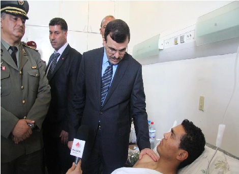Tunisie - Ali Laârayedh au chevet des blessés de Chaâmbi