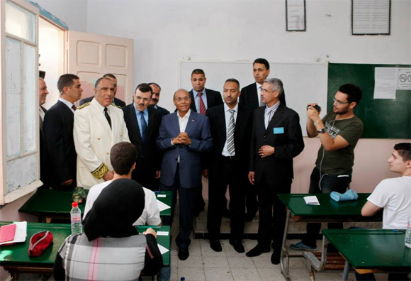 Tunisie - Moncef Marzouki et Ali Laârayedh visitent un lycée à l'Ariana