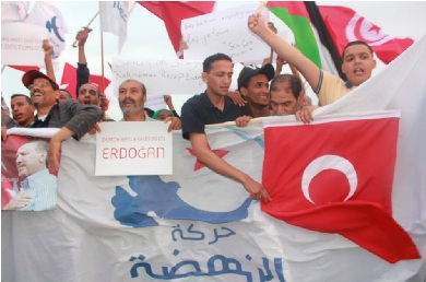 Tunisie – Les partisans d'Ennahdha réservent un accueil chaleureux à l'arrivée d'Erdogan