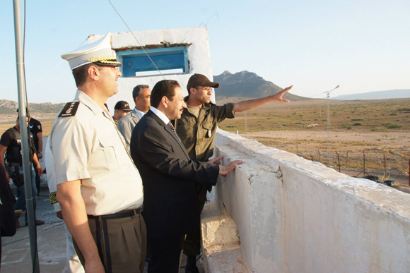 Tunisie - Lotfi Ben Jeddou visite des postes frontaliers avancés au Kef