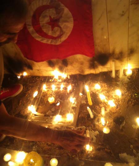 Foule immense à la Kasbah, en l'honneur des martyrs (Vidéos)
