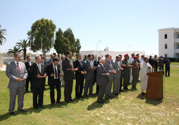 Tunisie - Les 3 présidents assistent à une cérémonie en hommage aux 2 soldats tombés à Chaâmbi le 4 août
