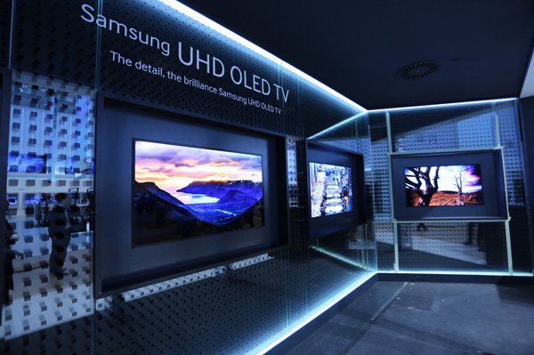 Samsung présente ses nouveaux téléviseurs planes et courbes UHD OLED