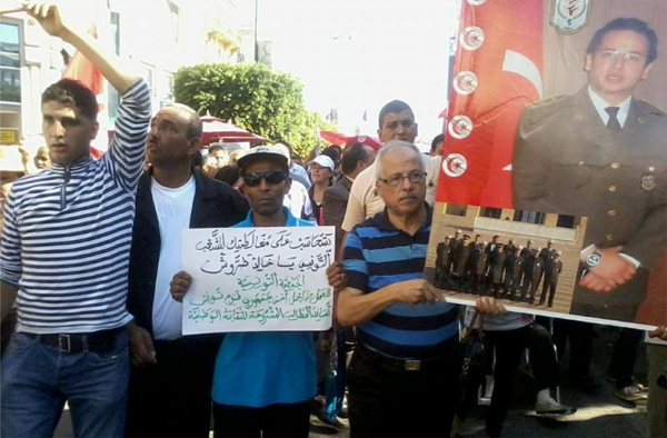 Tunisie - Le syndicat des forces de sécurité intérieure manifeste à l'avenue Habib Bourguiba (vidéo)