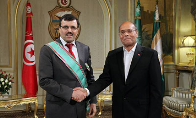 Moncef Marzouki décore Ali Laârayedh de la Légion suprême de la République