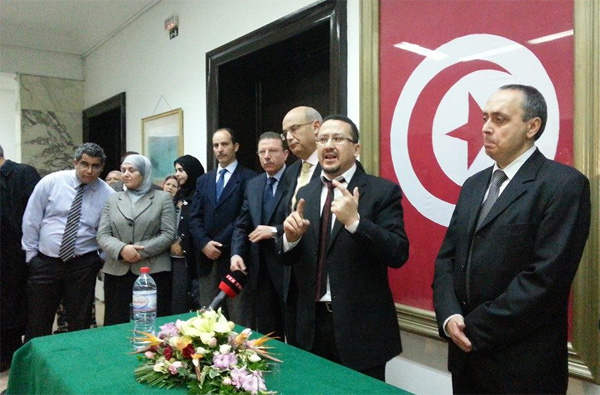 Tunisie - Adhoum applaudi et Ben Hmidane chahuté à la cérémonie de passation du ministère des Domaines de l'Etat (vidéos)