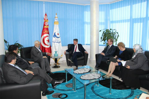  Rached Ghannouchi s'entretient avec le ministre d'État pour les Affaires étrangères et du Commonwealth