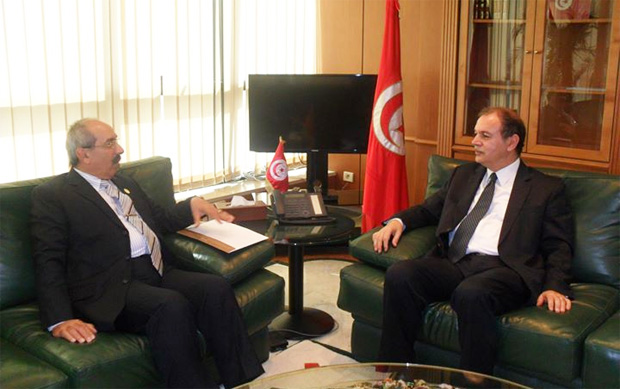 Rencontre entre Kamel Bennaceur et l'ambassadeur des Emirats Arabes Unis en Tunisie