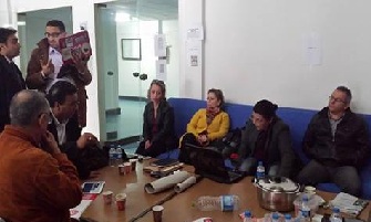Sit-in tendu des employés devant la Radio tunisienne