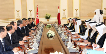 En visite en Tunisie, l'Emir du Qatar s'entretient avec Marzouki 