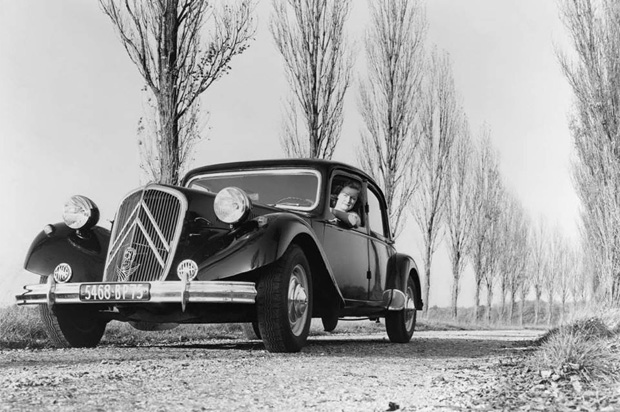 Les anciennes Citroën paradent sur les pistes des 24 heures du Mans