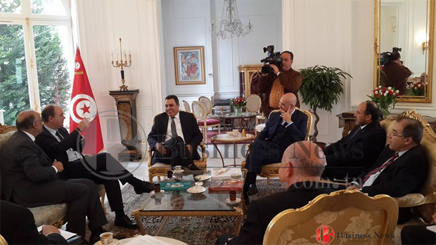 Mehdi Jomâa rencontre des investisseurs au siège de l'ambassade tunisienne à Paris (vidéo)