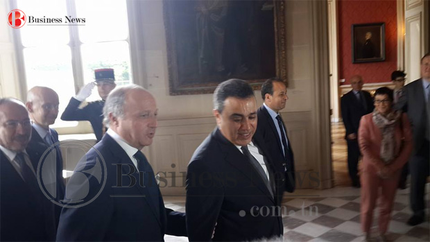 Mehdi Jomâa, Mongi Hamdi et Amel Karboul s'entretiennent avec Laurent Fabius au Quai d'Orsay
