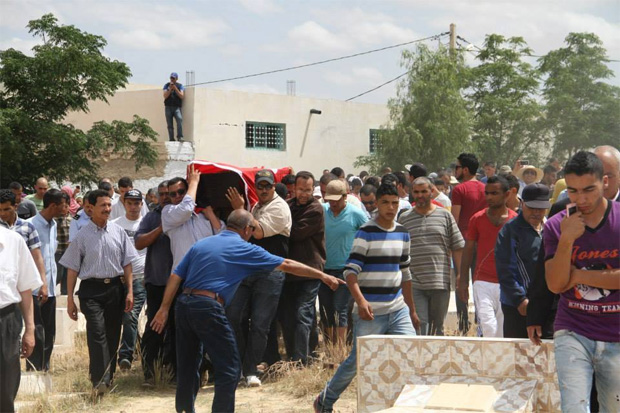 Tunisie - Enterrements des quatre martyrs tués dans l'attaque terroriste à Kasserine (MAJ) (vidéo)
