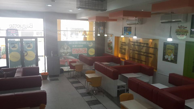 Des restaurants ouverts à Ennasr reçoivent la visite des forces de l'ordre