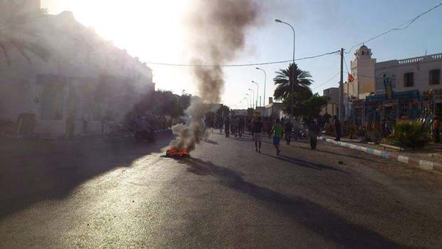 Tunisie - Affrontements Ã  Guellala entre les forces de l'ordre et les habitants