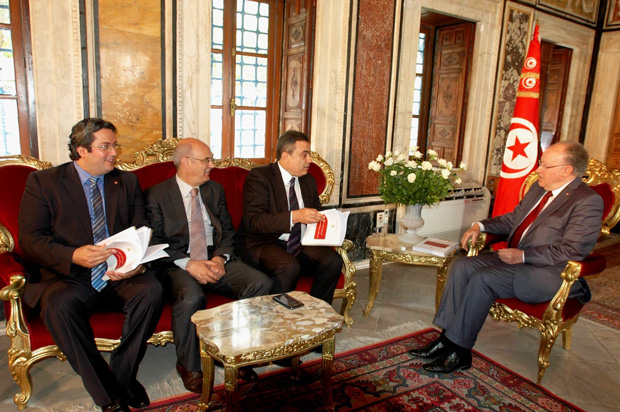 Tunisie - Mehdi Jomâa reçoit le ministre algérien des Affaires étrangères Ramtane Lamamra