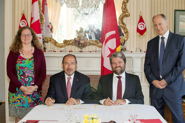 Tunisie-Canada : Tawfik Jelassi signe un accord pour la promotion d'échanges en matière de recherches 