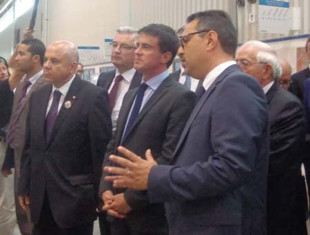 Manuel Valls, en visite à Aerolia, prône la colocalisation