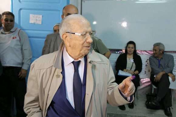 Béji Caïd Essebsi a voté à la Soukra (vidéo)