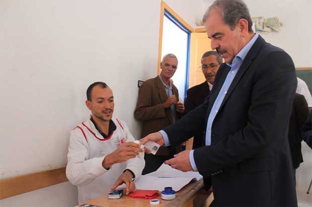 Tunisie - Mondher Zenaïdi à Sbiba pour voter