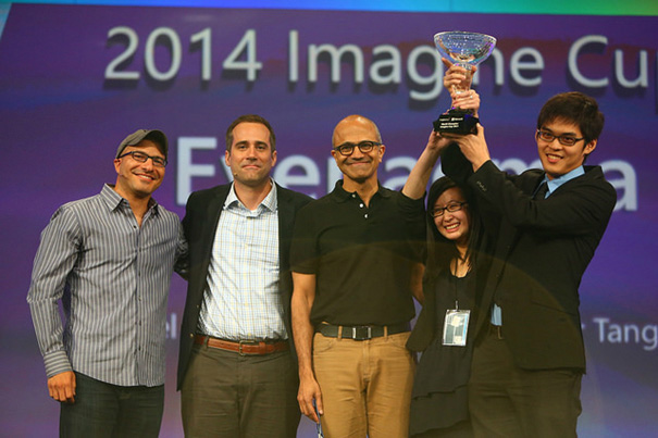 L'équipe australienne, gagnante de la finale mondiale Imagine Cup 2014, rencontra Bill Gates en privé
