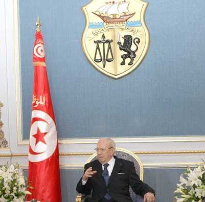 Les armoiries de la République non conformes à la Constitution (MAJ)