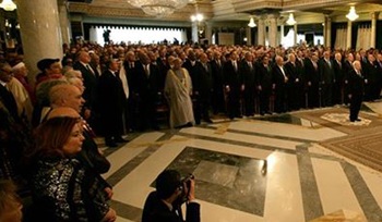 Tunisie - Béji Caïd Essebsi décore le quartet et les martyrs Belaïd, Brahmi et Naguedh
