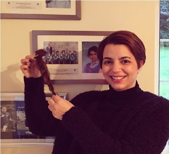 La nouvelle coupe de cheveux d'Amel Karboul serait pour la bonne cause