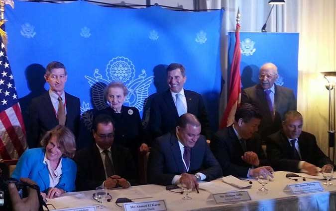 Signature d'un accord pour la facilit de garantie de crdit entre l'OPIC, l'Amen Bank, l'ATB et Attijari Bank