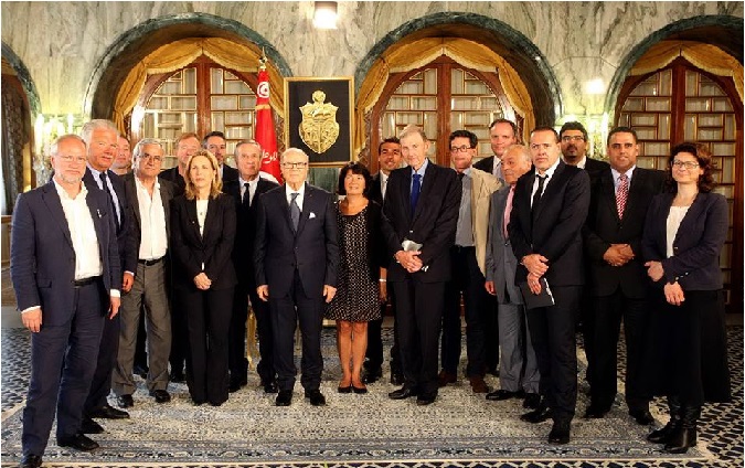 Une délégation de hauts responsables de médias français s'entretient avec Caïd Essebsi et Essid