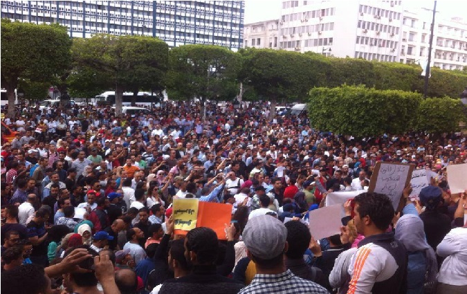 Des manifestations de la campagne o est le ptrole, sillonnent Tunis, Tozeur et Tataouine