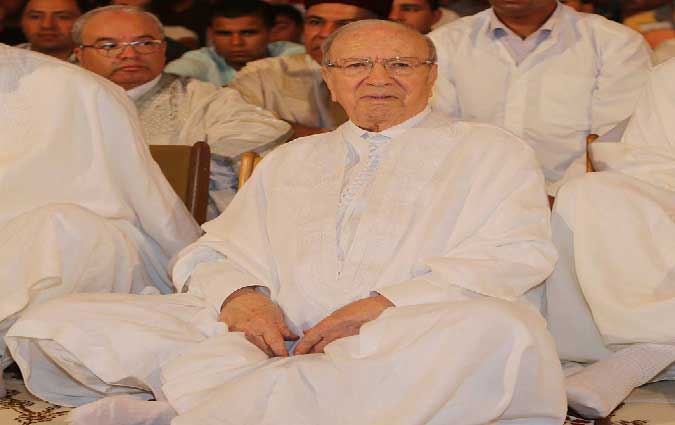 Béji Caïd Essebsi accomplit la prière de l'Aïd à la mosquée Malek Ibn Anas à Carthage